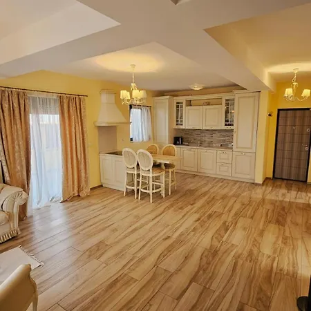 Delux 5 Penthouse *